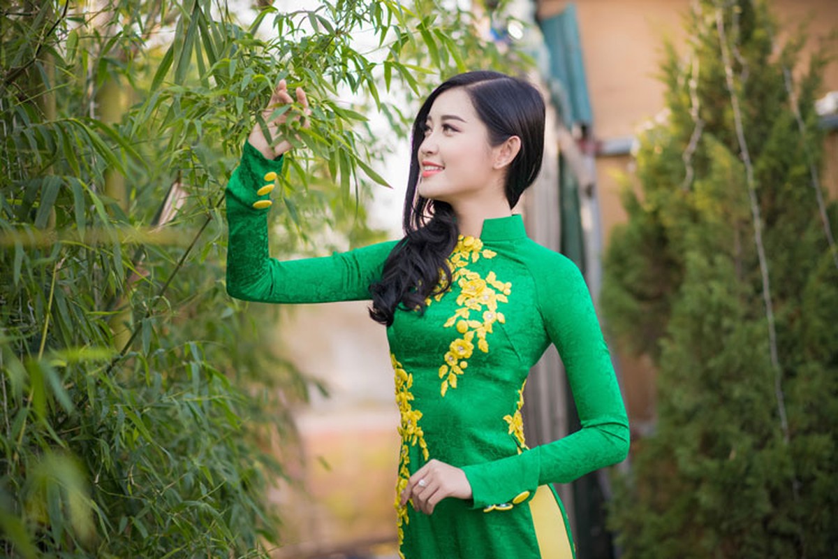 A hau Huyen My dep thien than voi ao dai Xuan-Hinh-4